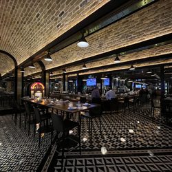 Night Shift Brewing Kitchen & Tap - Interior