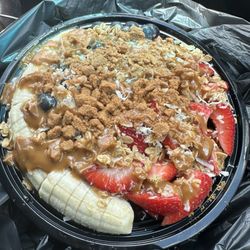 Holy Bowls - Açaí bowl with banana, strawberries, blueberries, granola, biscoff cookies, biscoff butter, coconut