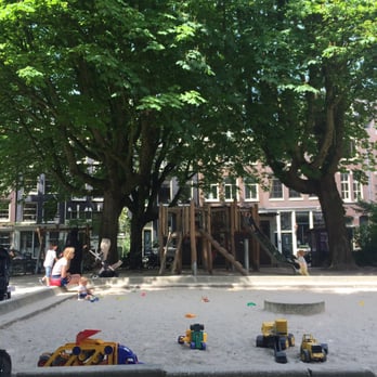 Speeltuin Herenmarkt - Zandbak met speeltjes (van de speeltuin) - Kids Activities Near Me - Amsterdam, New Hampshire