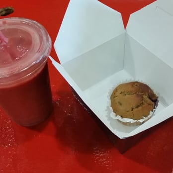 Kale Cafe Juice Bar & Vegan Cuisine - Berry smoothie and vegan blueberry muffin - Vegan Near Me - Daytona Beach, Florida Kale Cafe Juice Bar & Vegan Cuisine - Berry smoothie and vegan blueberry muffin - Vegan Near Me - Daytona Beach, Florida