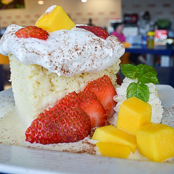 Caliente - And now for the Tres Leches Cake I had been hearing so much about in the local foodie groups. It was music to my mouth. This creamy, sweet, - Tex-Mex Near Me - Houston, Texas