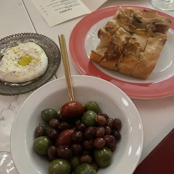 Mama’s on Main - Olives and bread service - Wine Bars Near Me - Covington, Kentucky Mama’s on Main - Olives and bread service - Wine Bars Near Me - Covington, Kentucky