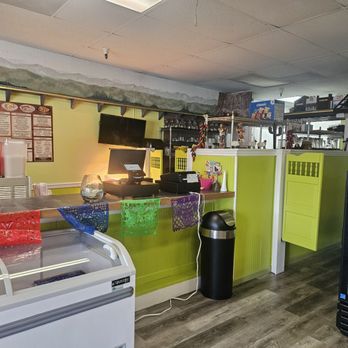 Taqueria Jarro Viejo - New taqueria in Copper! Glad they kept the train near the ceiling! - Tacos Near Me - Copperopolis, California Taqueria Jarro Viejo - New taqueria in Copper! Glad they kept the train near the ceiling! - Tacos Near Me - Copperopolis, California