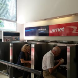 Telecom - La atención al cliente es llamar por teléfono y hablar con máquinas.