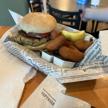Mama Easley's - Crab cake Sandwich - Seafood Near Me - Corolla, North Carolina