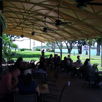 Wright Bros Cafe & Grille - The outdoor seating area - Cafes Near Me - Honolulu, Hawaii