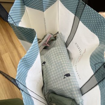 Vineyard Vines - Women's Clothing Near Me - Oak Bluffs, Massachusetts
