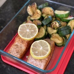 Salmon with zucchini