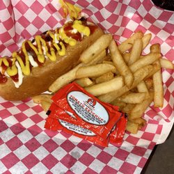 Sol Naciente Grill - Hot dog and fries