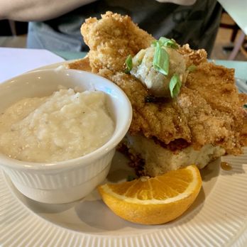 Crazy Pig Southern Kitchen - Chicken biscuit - American Near Me - Mandeville, Louisiana Crazy Pig Southern Kitchen - Chicken biscuit - American Near Me - Mandeville, Louisiana