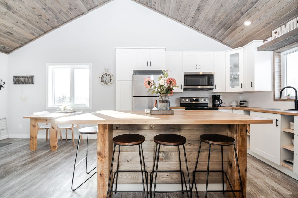 ST. MALO CABINS Updated September 2024 110 East Lakeshore Road, De Salaberry, Manitoba