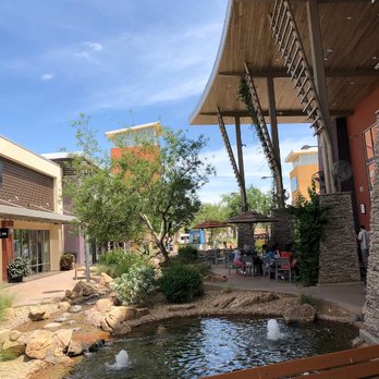 Phoenix Premium Outlets - A pleasant outdoor environment to shop - Outlet Stores Near Me - Chandler, Arizona