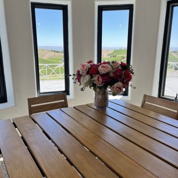 Sirena Vineyard Resort - Dining area in casita - Wineries Near Me - Paso Robles, California