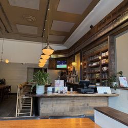 Bar & counter where to pay after ordering since no server