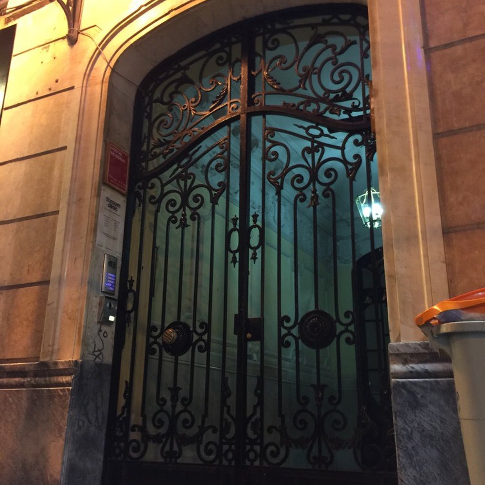 Hostal Alexis - This is the door from the street.  There aren't any signs so pay attention to the address. - Hotels Near Me - Madrid, M