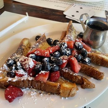 The Kitchen Table - a plate of french toast with berries and powdered sugar - Cafes Near Me - Pound Ridge, New York