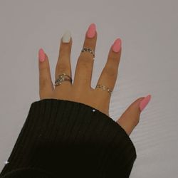 Family Nails