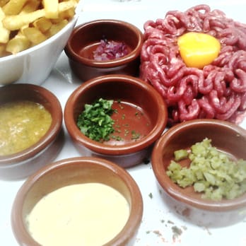 Beaurepaire Cafe - Tartare de boeuf et frites maison 19€ - Basque Near Me - Paris, 75