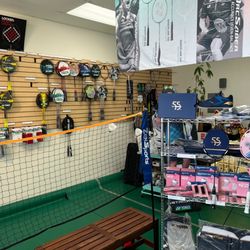 Wayne Sporting Supplies Badminton - Great place for beginners. Owner is very informative.
