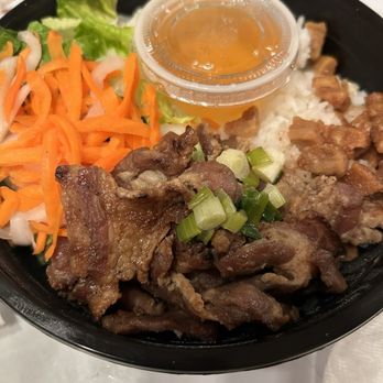 Relo Banh Mi & Coffee - Grilled pork bowl small - Vietnamese Near Me - Dublin, California Relo Banh Mi & Coffee - Grilled pork bowl small - Vietnamese Near Me - Dublin, California