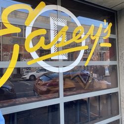 Easey's - Exterior