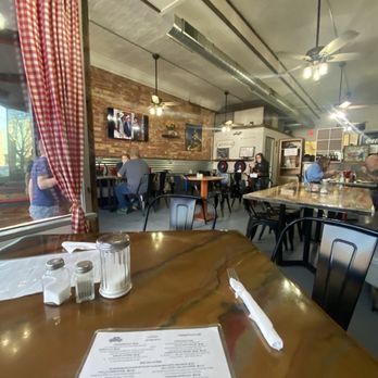 Flatbed Ford Cafe - Inside seating - Cafes Near Me - Winslow, Arizona