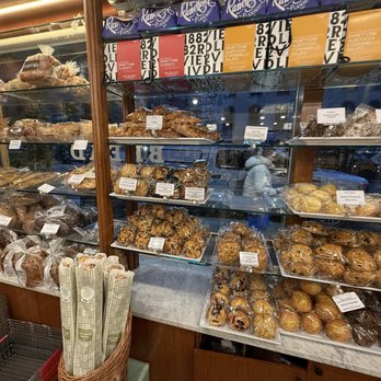 Butterfield Market - Inside, interior, breads - Fruits & Veggies Near Me - New York, New York