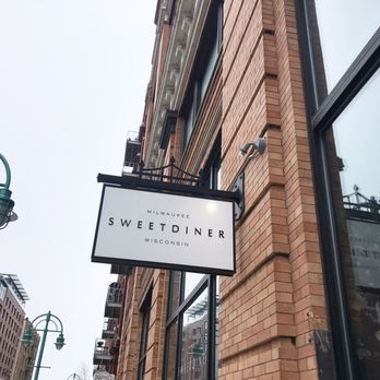 SweetDiner - Street sign - Diners Near Me - Milwaukee, Wisconsin SweetDiner - Street sign - Diners Near Me - Milwaukee, Wisconsin