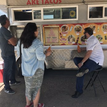 AKE Tacos - Waiting for the goods! - Food Trucks Near Me - Albuquerque, New Mexico