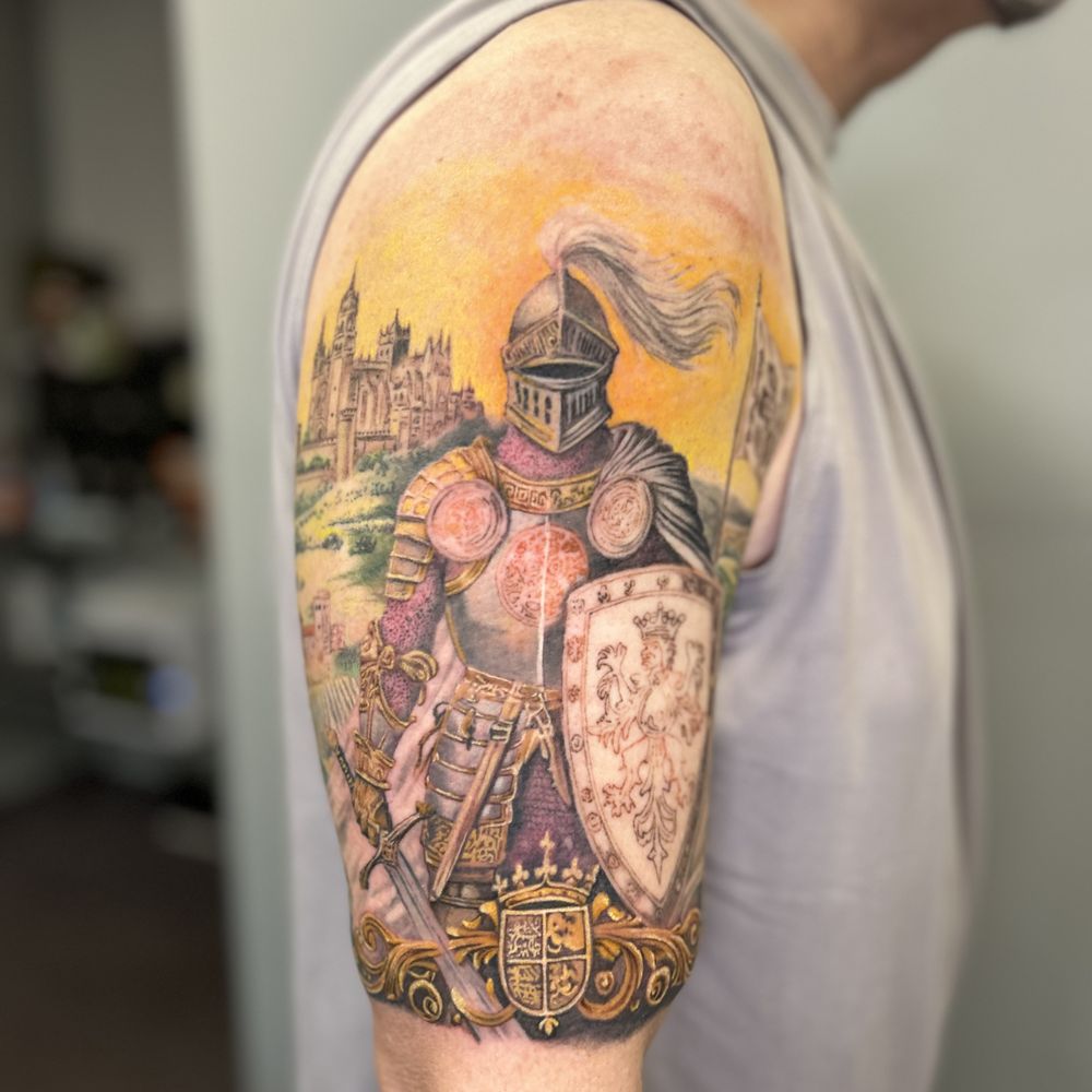 Miley Cyrus shows off new 'freedom' tattoo - Good Morning America, image size:1000x1000