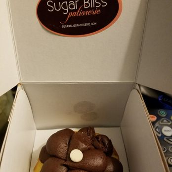 Sugar Bliss - Vanilla cupcake with chocolate buttercream frosting - Cupcakes Near Me - Chicago, Illinois Sugar Bliss - Vanilla cupcake with chocolate buttercream frosting - Cupcakes Near Me - Chicago, Illinois