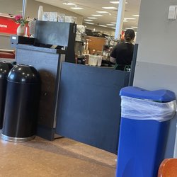 Starbucks - Employees chit chatting