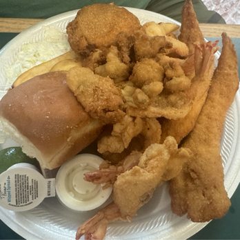 Joe's Oyster Bar - Joey's deluxe seafood platter - Seafood Near Me - Port Isabel, Texas Joe's Oyster Bar - Joey's deluxe seafood platter - Seafood Near Me - Port Isabel, Texas