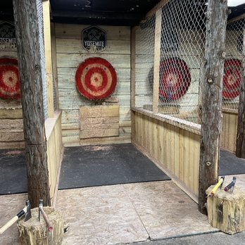 Yosemite Axe Throwing - Mammoth Lakes - Axe Throwing Near Me - Mammoth Lakes, California