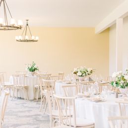 Reception Space - Nancy Fuentes Photography @nancyfuentesphotography  Design by @hazelandlunaevents