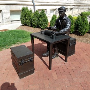 Human Sculptures on IU Campus - Ernie Pyle by Harold Langland (2014) - Public Art Near Me - Bloomington, Indiana Human Sculptures on IU Campus - Ernie Pyle by Harold Langland (2014) - Public Art Near Me - Bloomington, Indiana