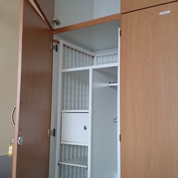 Uniklinik Operatives Zentrum - Kleiderschrank (ohne Kleiderbügel, kein Schlüssel für das Schließfach, kleiner Trolli(60cmx40cmx25cm) passt nicht hinein - Medical Centers Near Me - Leipzig, SN
