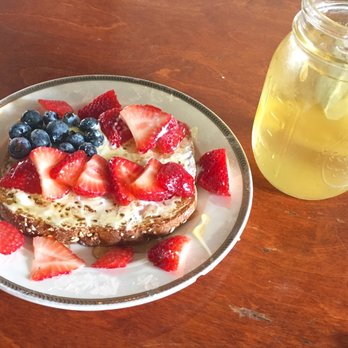 ChadLou's Coffee Roasters - This is their berry, yogurt, and honey "tartine" toast! And they're iced green tea. - Coffee & Tea Near Me - Kailua, Hawaii