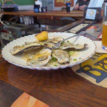 Bayou Banner Elk - A nice plate of oysters and a cold beer. My buddy enjoyed! - Smokehouse Near Me - Banner Elk, North Carolina Bayou Banner Elk - A nice plate of oysters and a cold beer. My buddy enjoyed! - Smokehouse Near Me - Banner Elk, North Carolina