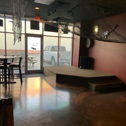 Bottoms Up Bar - Live music stage