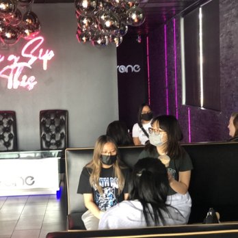 Fynix Rizen - The waiting area inside the shop - Bubble Tea Near Me - Westminster, California Fynix Rizen - The waiting area inside the shop - Bubble Tea Near Me - Westminster, California