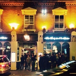 Slug and Lettuce - Queue to get in on a Saturday night.