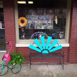 Forrest and Jenny Yard Art & Gifts