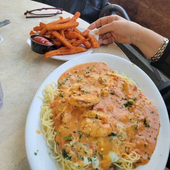 Red White & Brew - Chicken Florentine - American Near Me - Mesa, Arizona Red White & Brew - Chicken Florentine - American Near Me - Mesa, Arizona