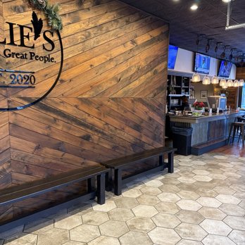 Ellie's Farmhouse - Entrance/Bar - Breakfast & Brunch Near Me - Southington, Connecticut