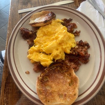 Waterfalls Cafe - Beef hash - American Near Me - Magnolia, Texas
