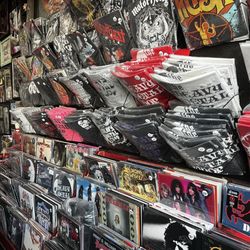 The Heavy Metal Shop - Shirts and vinyls