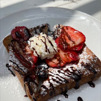 Toast Kitchen & Bar - Half order of the house french toast - Breakfast & Brunch Near Me - Brea, California