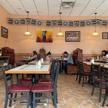 Tecalitlan - people sitting at tables in a restaurant - Mexican Near Me - Aurora, Illinois