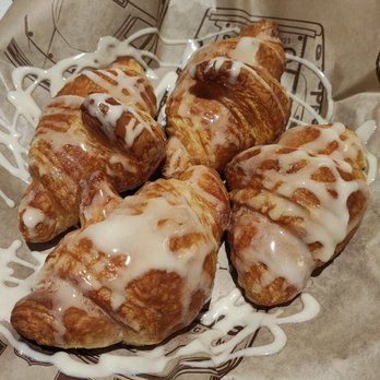 Cheddar's Scratch Kitchen - Honey Butter Croissants - American Near Me - Miami, Florida